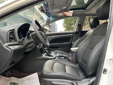 Hyundai Elantra (Avante)