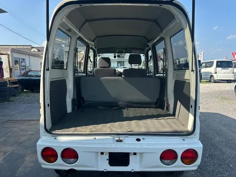 Nissan Clipper Van