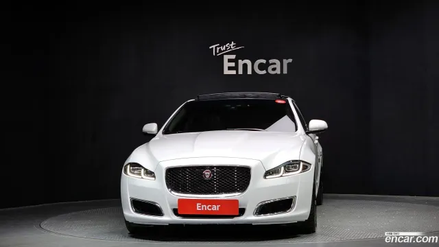 Jaguar XJ