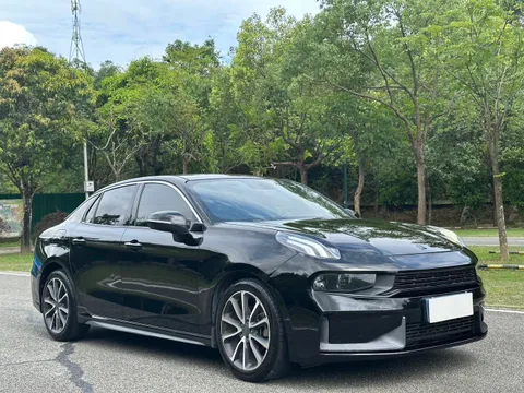 Lynk & Co 03