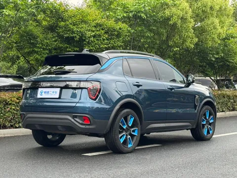 Lynk & Co 01
