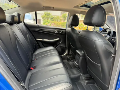 Roewe i5