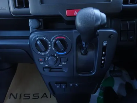 Nissan Clipper Van