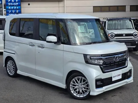 Honda N-BOX Custom