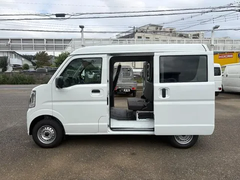 Nissan Clipper Van