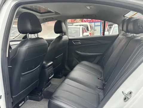 Roewe i5