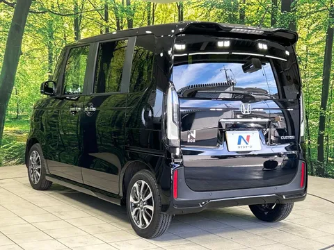 Honda N-BOX Custom