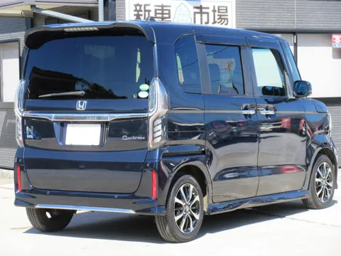 Honda N-BOX Custom