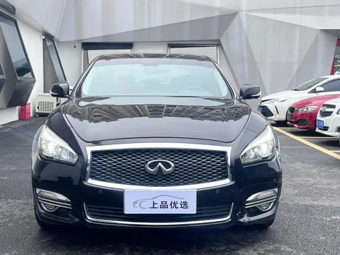 Infiniti Q70