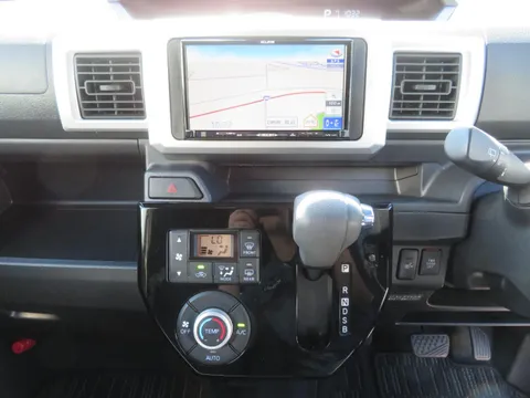 Toyota Pixis Mega
