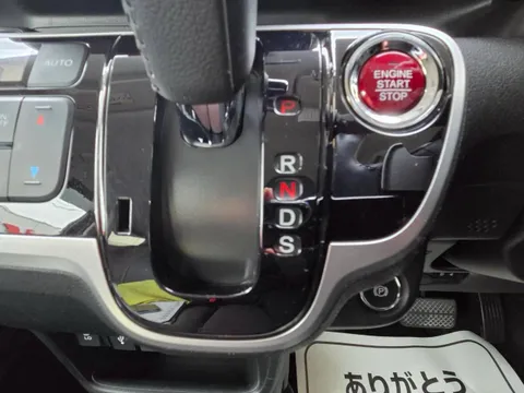 Honda N-BOX Slash
