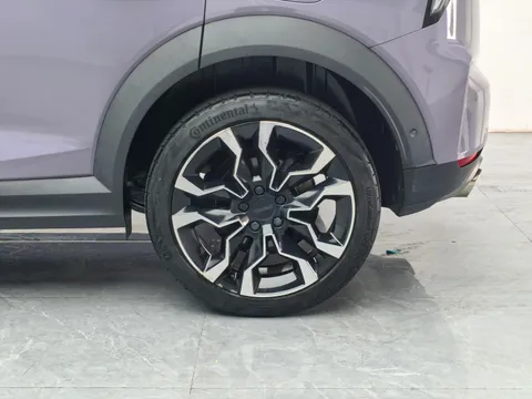 Lynk & Co 06