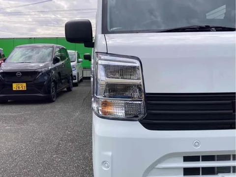 Nissan Clipper Van