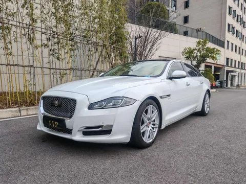Jaguar XJ