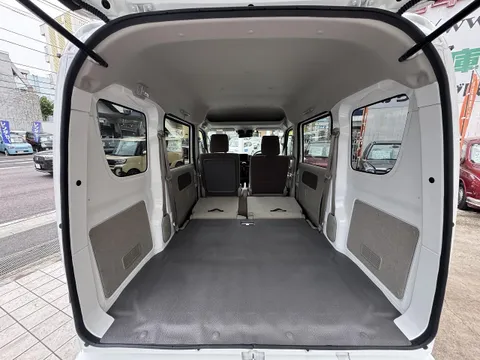 Nissan Clipper Van