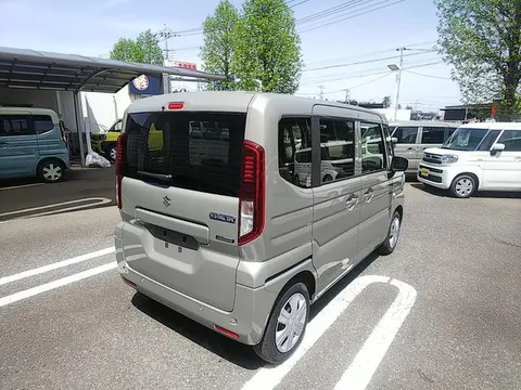 Suzuki Spacia