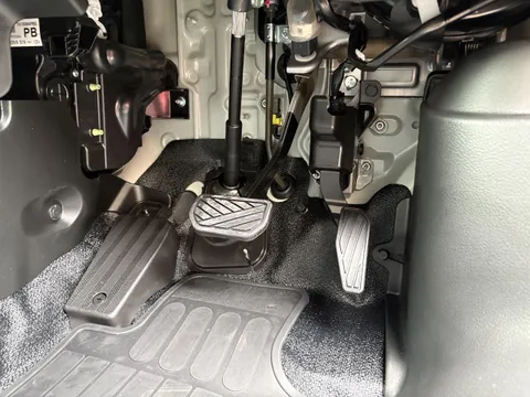 Nissan Clipper Van
