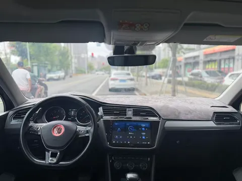 Volkswagen Tiguan L