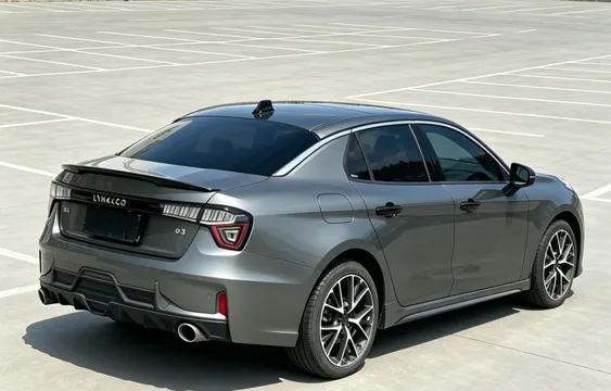 Lynk & Co 03