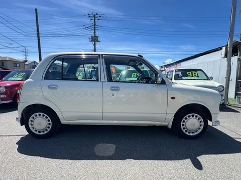Daihatsu Mira Gino