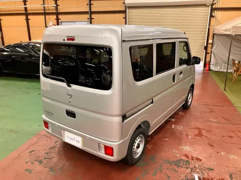 Nissan Clipper Van