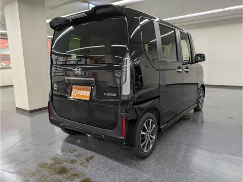 Honda N-BOX Custom