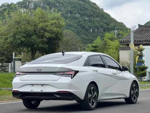 Hyundai Elantra (Avante)