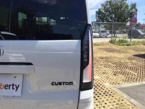 Honda N-BOX Custom