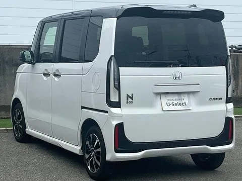 Honda N-BOX Custom