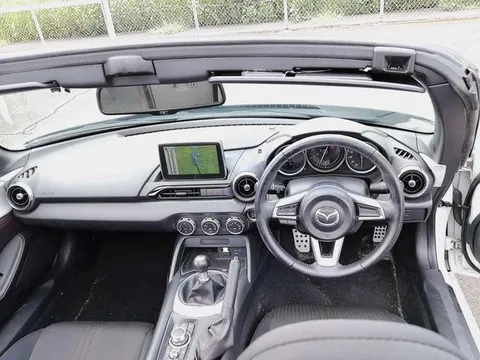 Mazda MX-5 (Roadster)