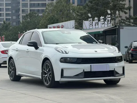 Lynk & Co 03