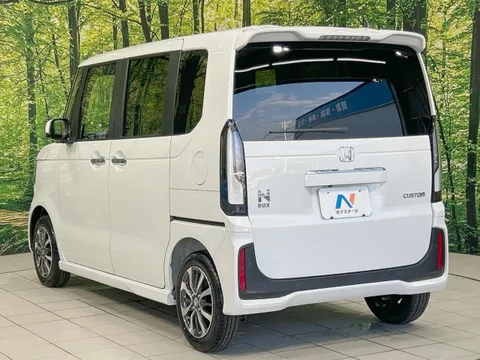 Honda N-BOX Custom