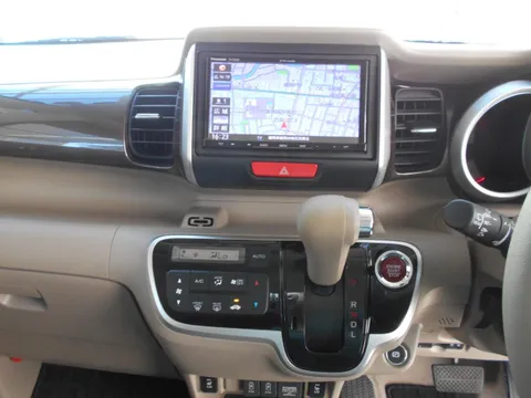 Honda N-BOX Slash