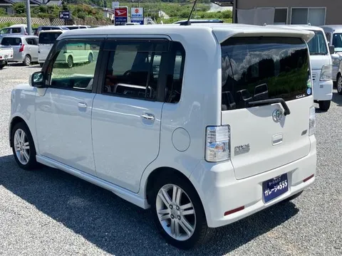 Toyota Pixis Space