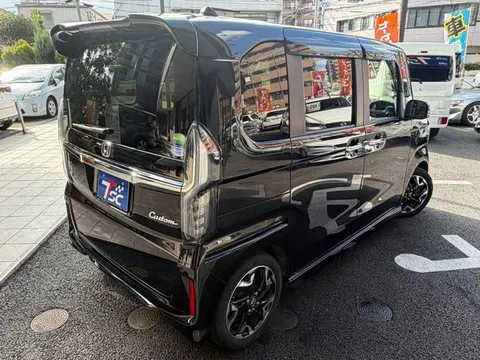 Honda N-BOX Custom