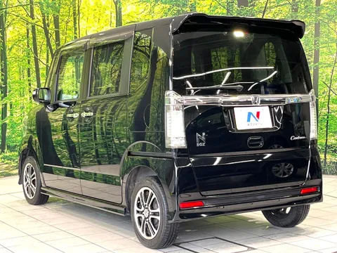 Honda N-BOX Custom