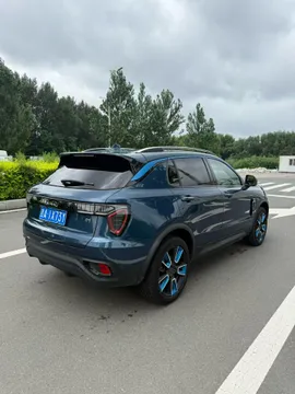 Lynk & Co 01