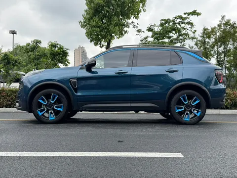 Lynk & Co 01