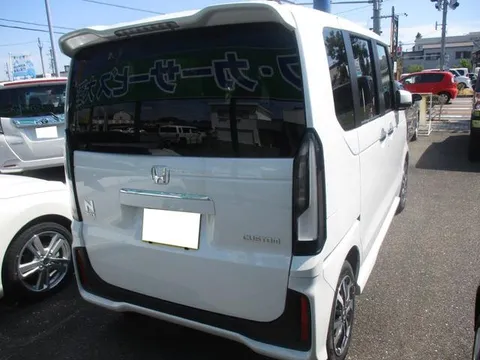 Honda N-BOX Custom