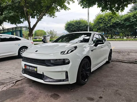 Lynk & Co 03