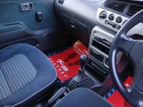 Daihatsu Mira Gino