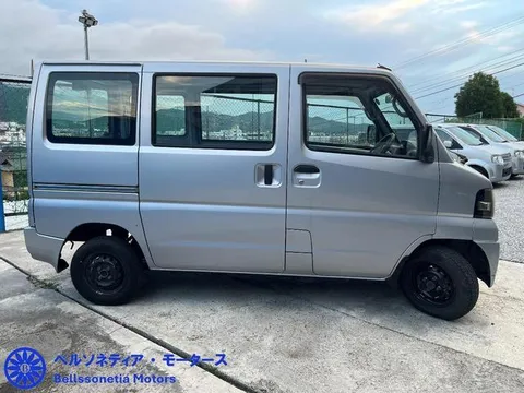Nissan Clipper Van