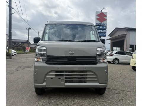 Nissan Clipper Van