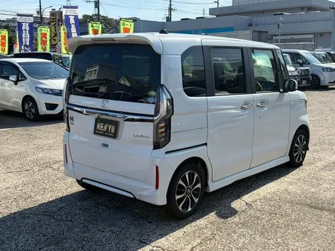 Honda N-BOX Custom