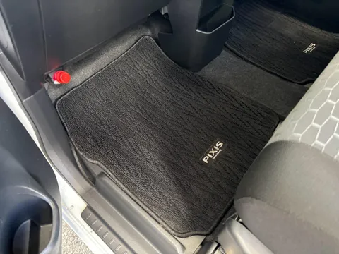 Toyota Pixis Mega