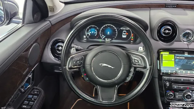 Jaguar XJ