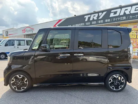 Honda N-BOX Custom