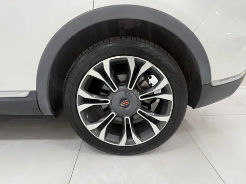 Hongqi HS5