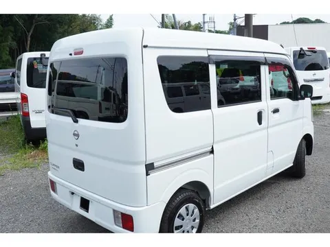 Nissan Clipper Van