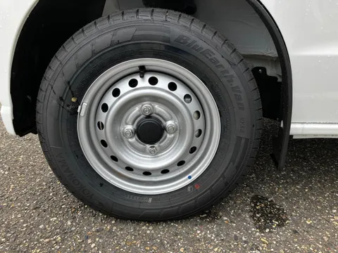 Nissan Clipper Van
